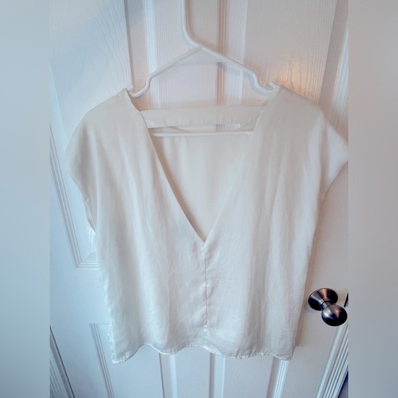 White satin backless small top - Picture 2 of 2